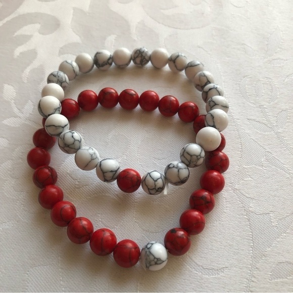 Unisex 2 Stretch Bracelets in red and white with black marbled veins - Picture 6 of 7